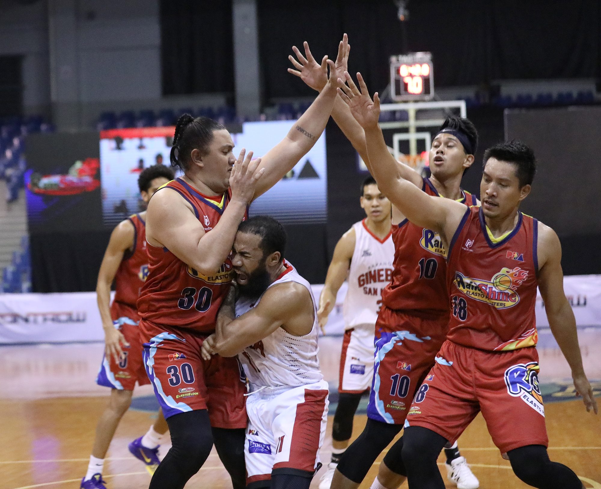Ginebra star Scottie Thompson struggles in debut of new jersey number