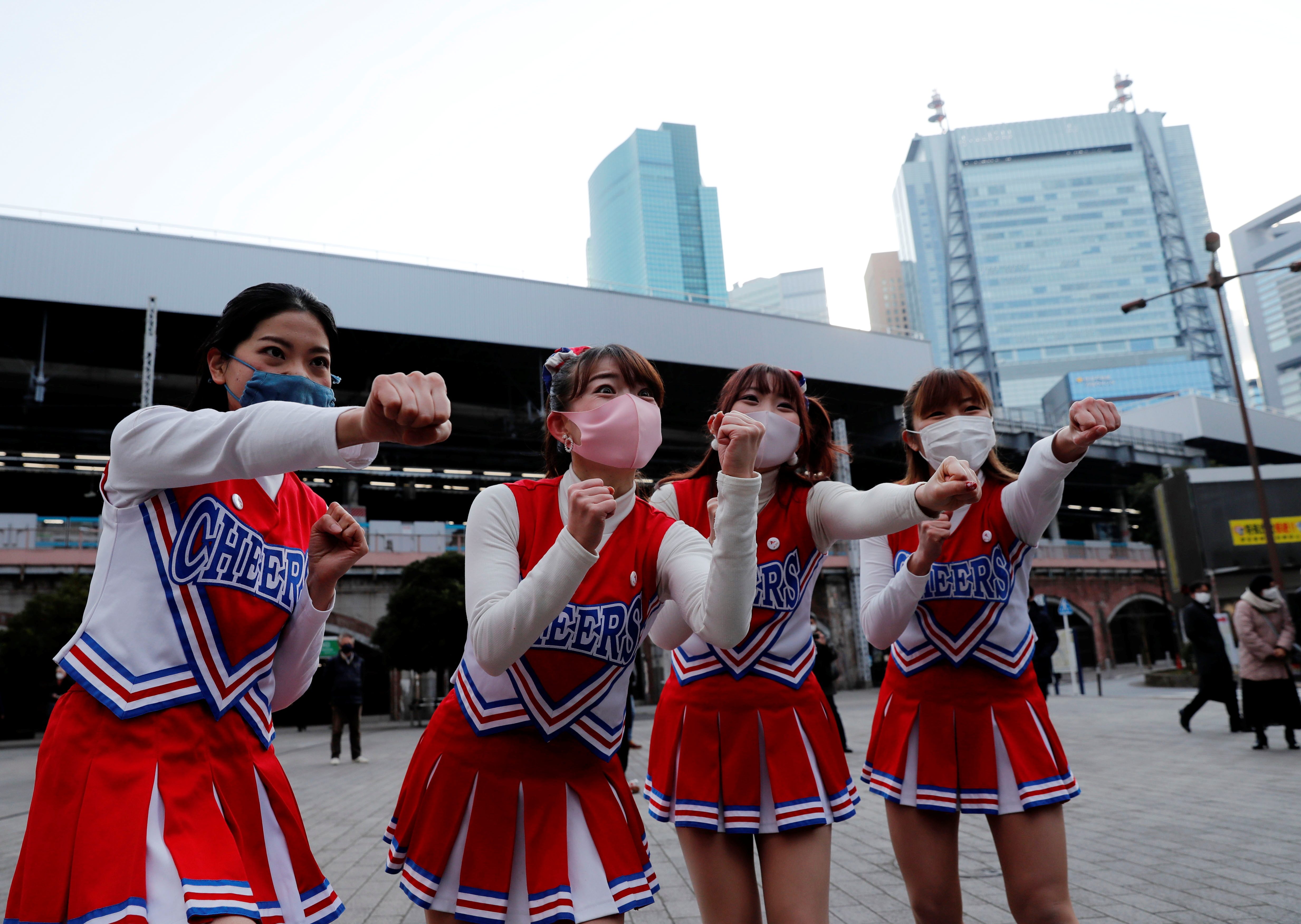 Rah! Japanese cheerleaders lift spirits amid pandemic