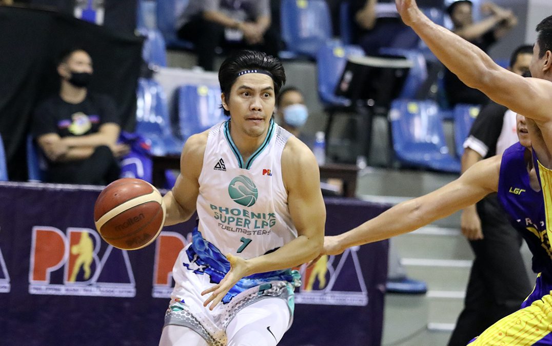 Former Blue Eagles pay tribute to retiring JC Intal