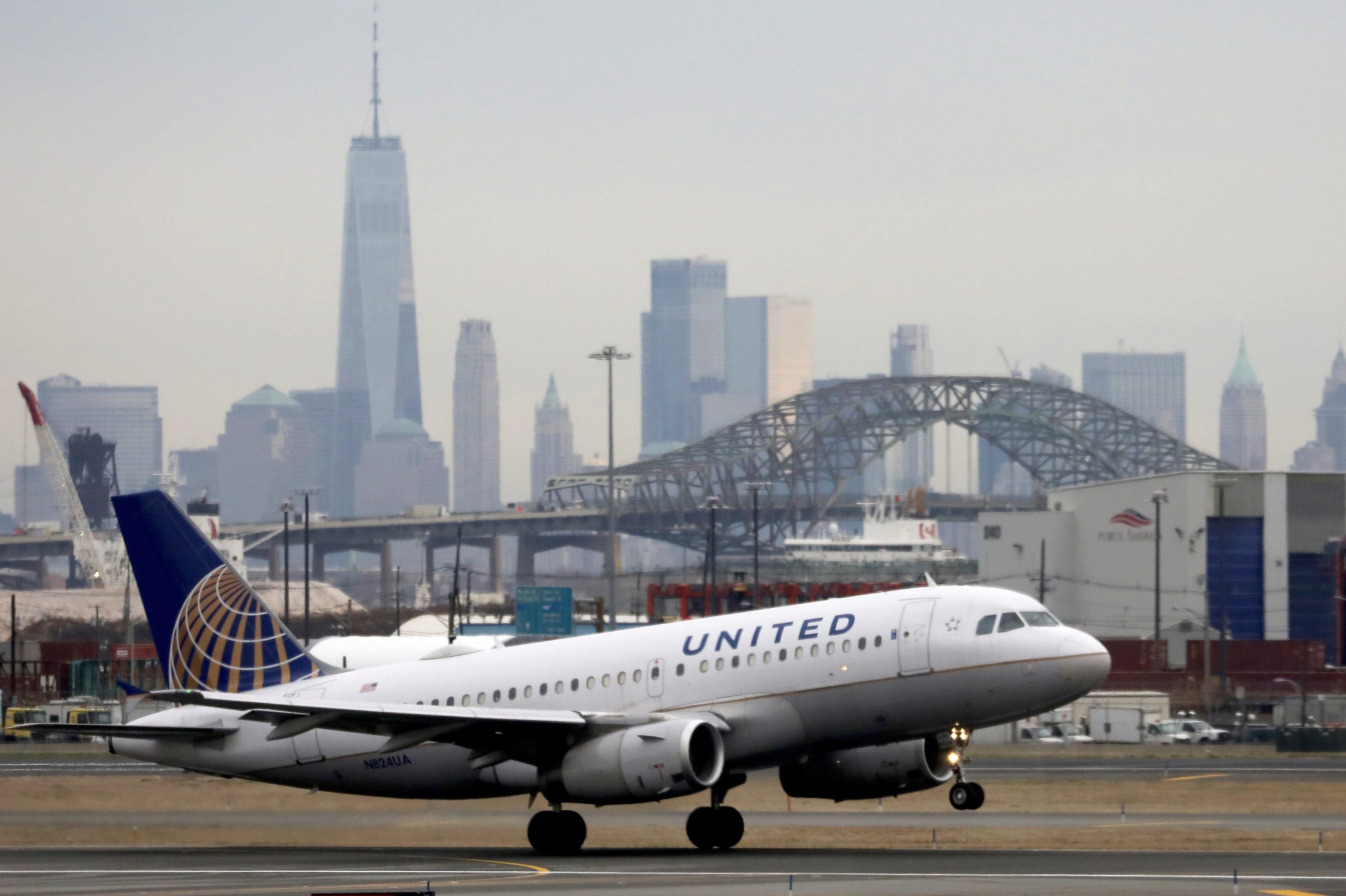 United says about 90% of US staff vaccinated ahead of company deadline