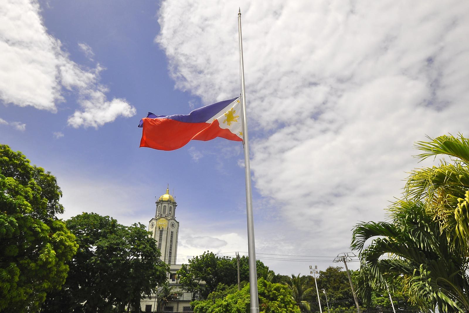 Flags Fly Half Mast As Philippines Mourns Noynoy Aquino S Death