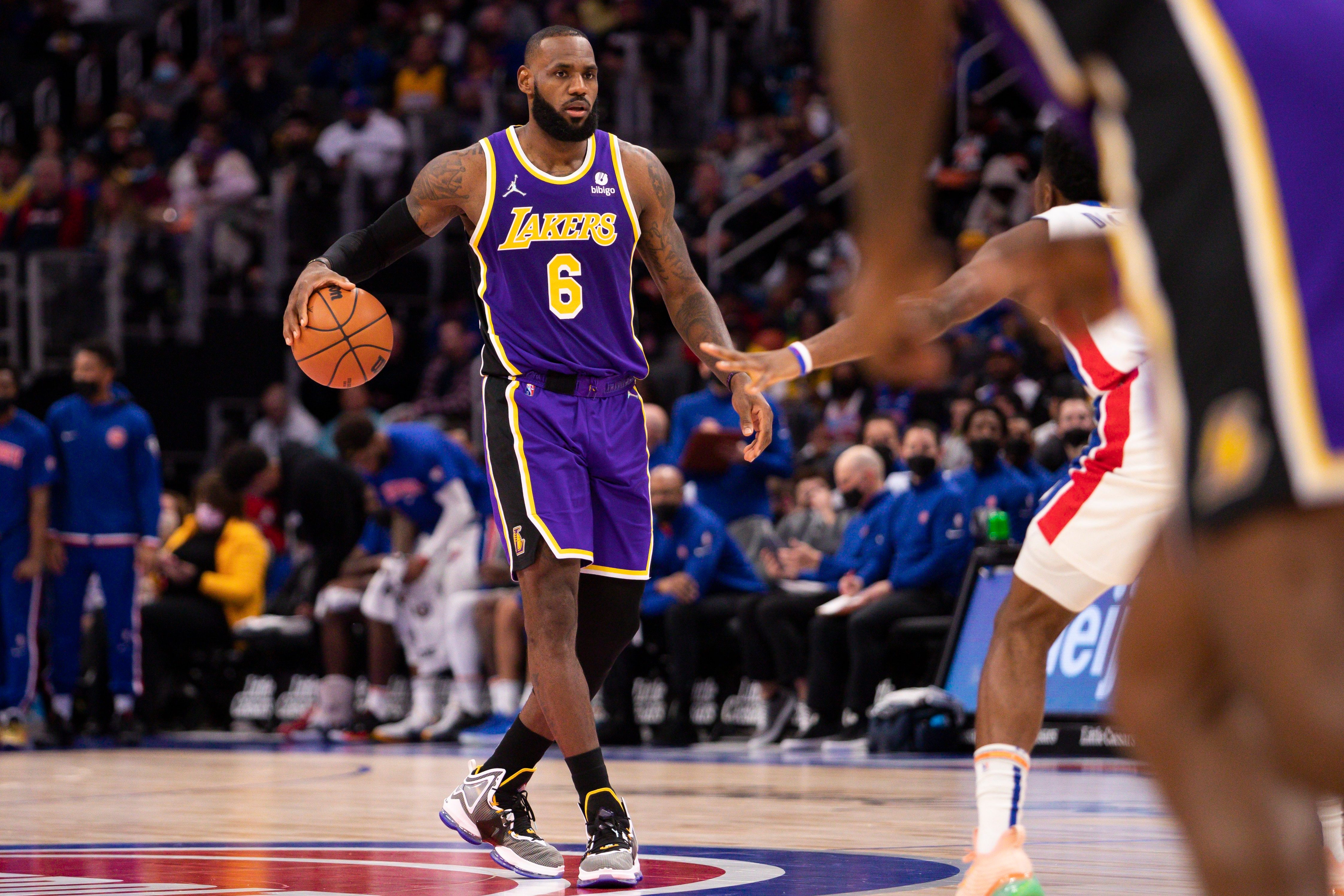NBA suspends Lakers' LeBron James 1 game for striking Pistons