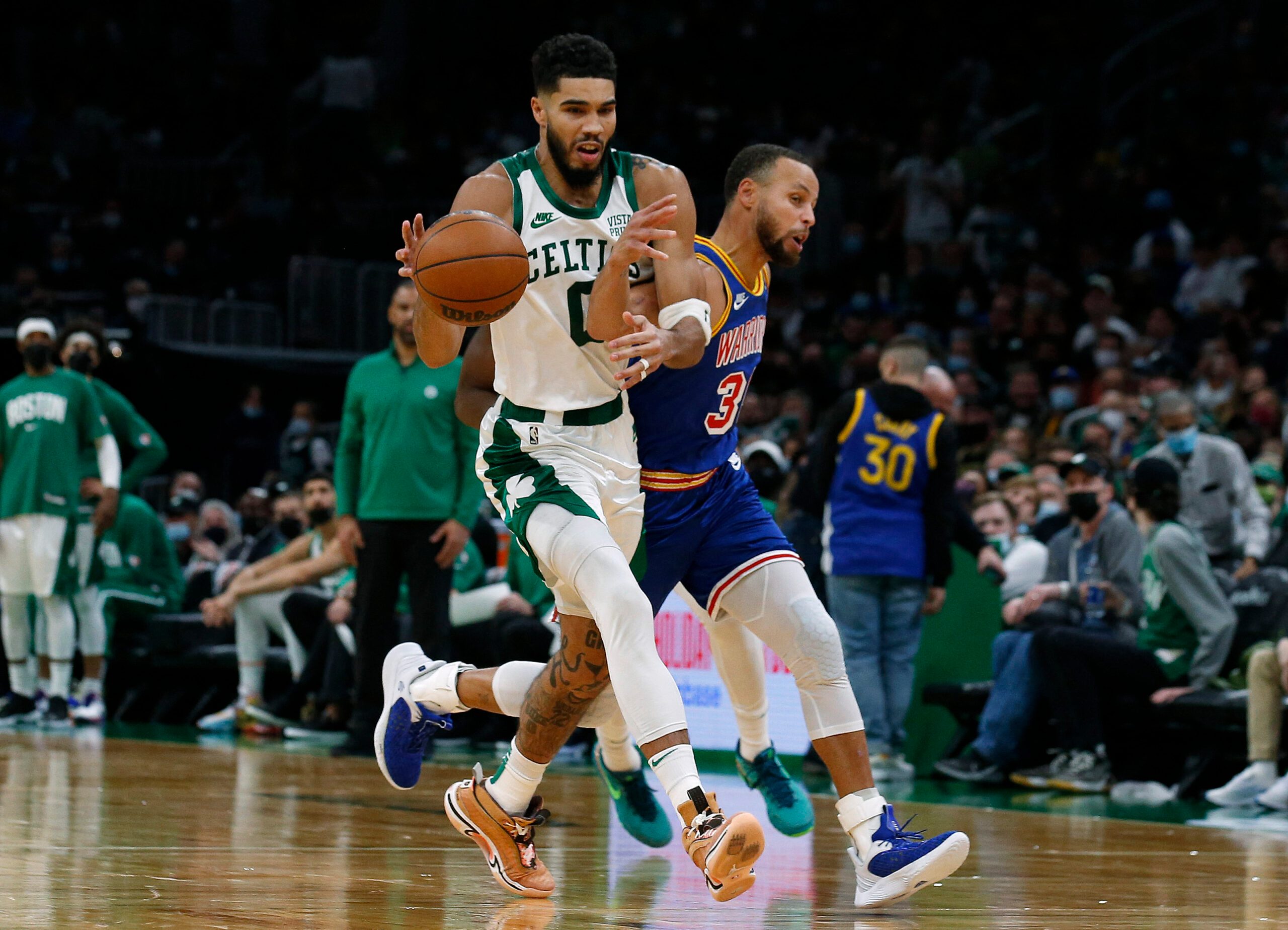 Lakers tie Celtics for NBA record 17th championship after closing