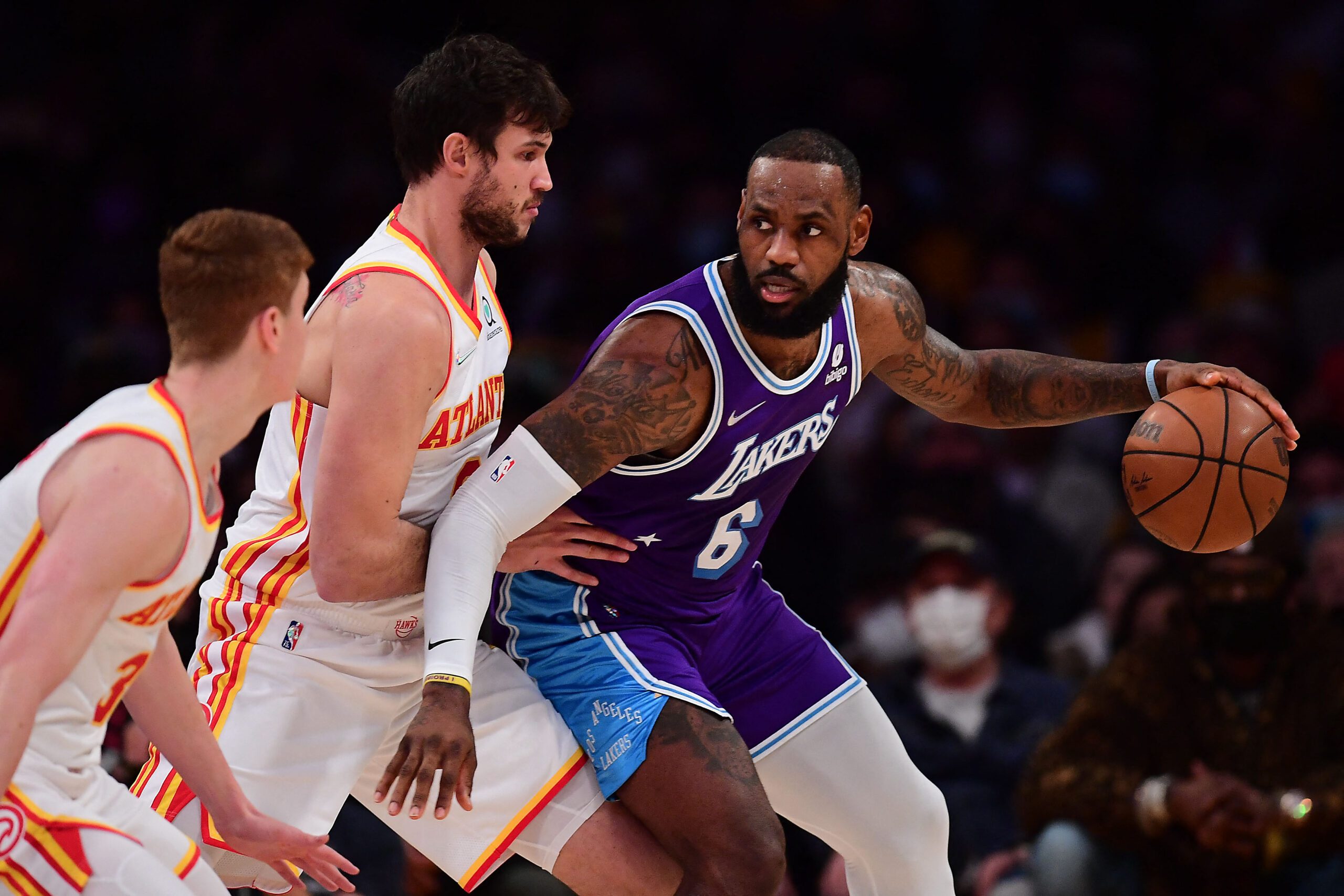 Lakers Vs. Hawks Preview: Road Trip Continues On LeBron James