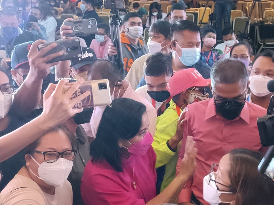 Rival Bicol political camps back Robredo’s presidential run