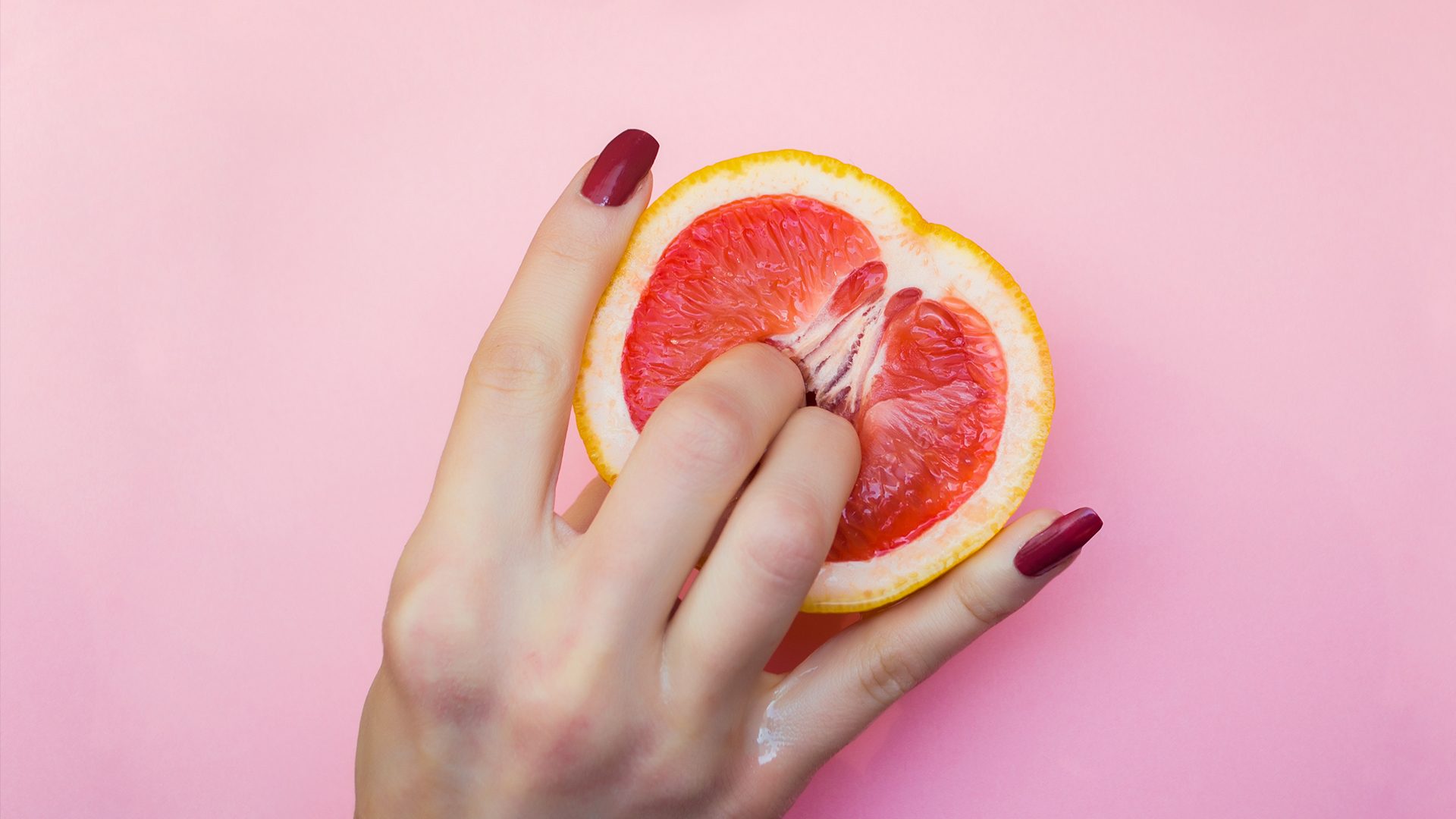 Пальцы в грейпфруте