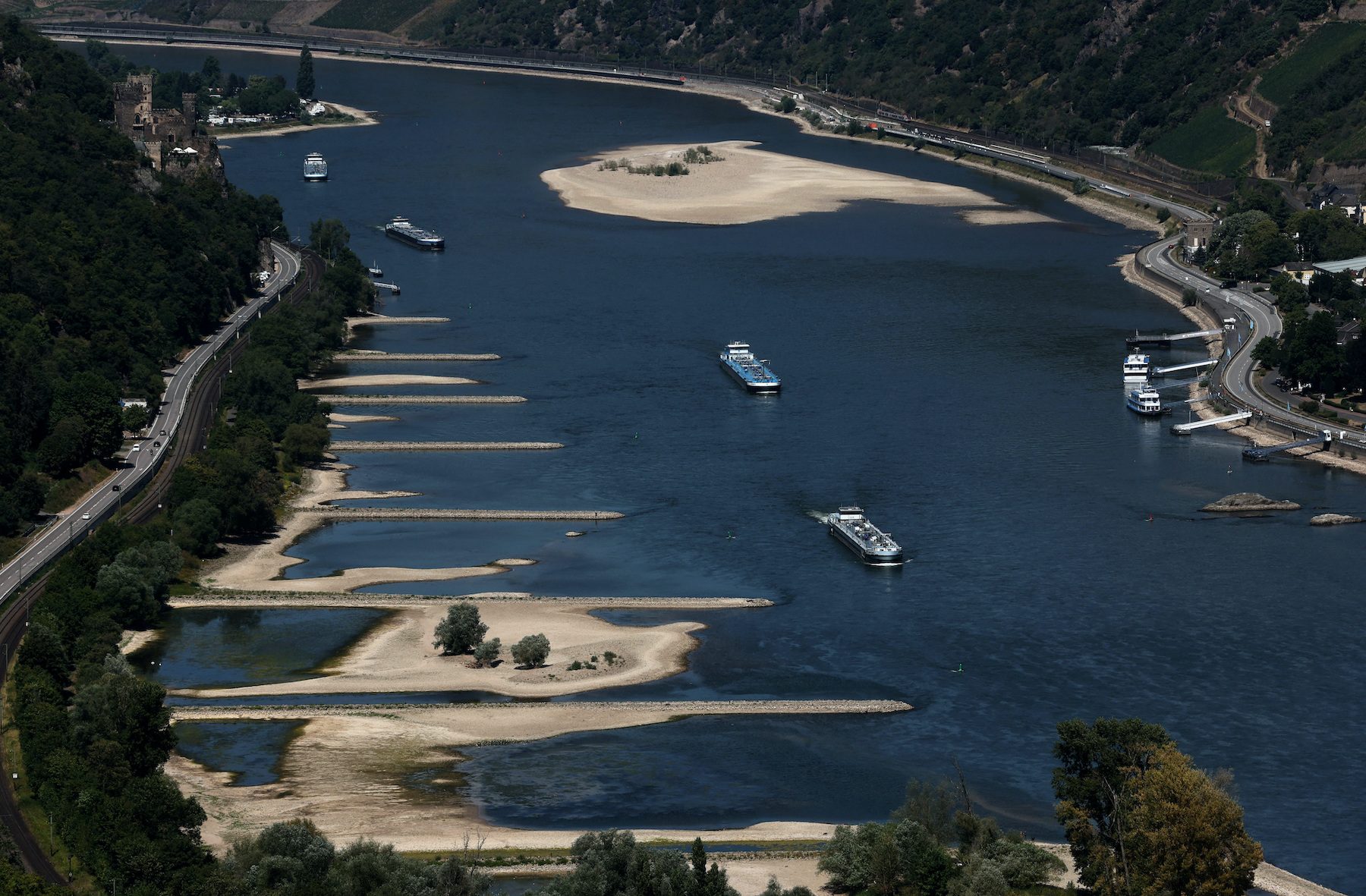 Low Rhine water levels threaten Germany's economic growth