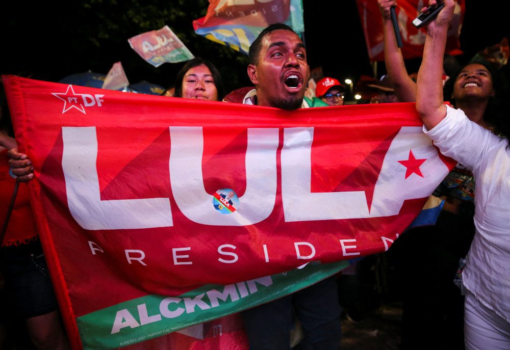 Lula narrowly defeats Bolsonaro to win Brazil presidency again