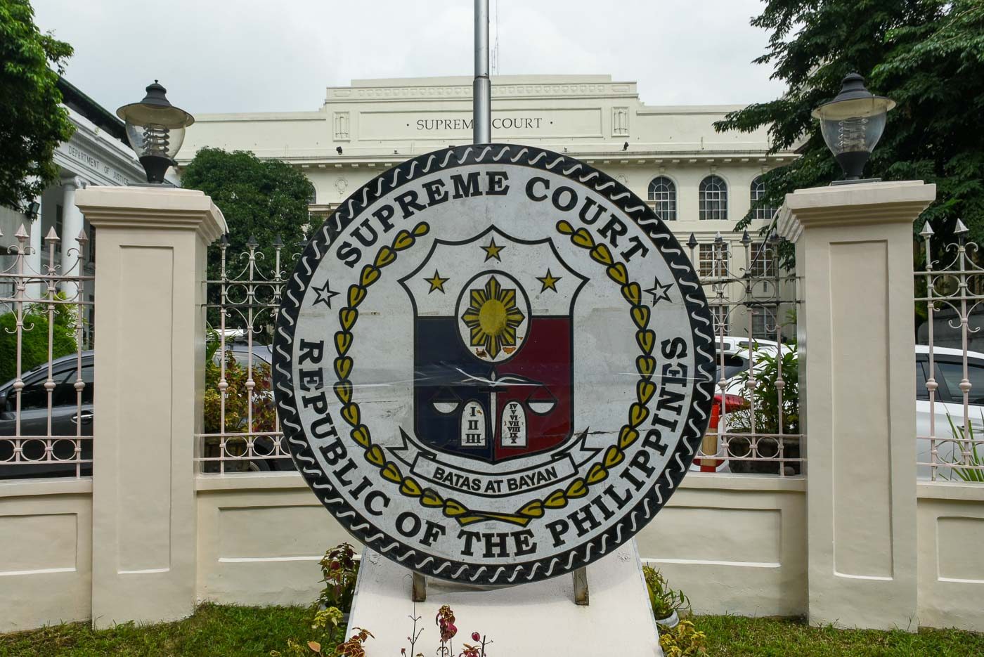 Carpio, other lawyers ask SC to declare rules on confidential funds unconstitutional