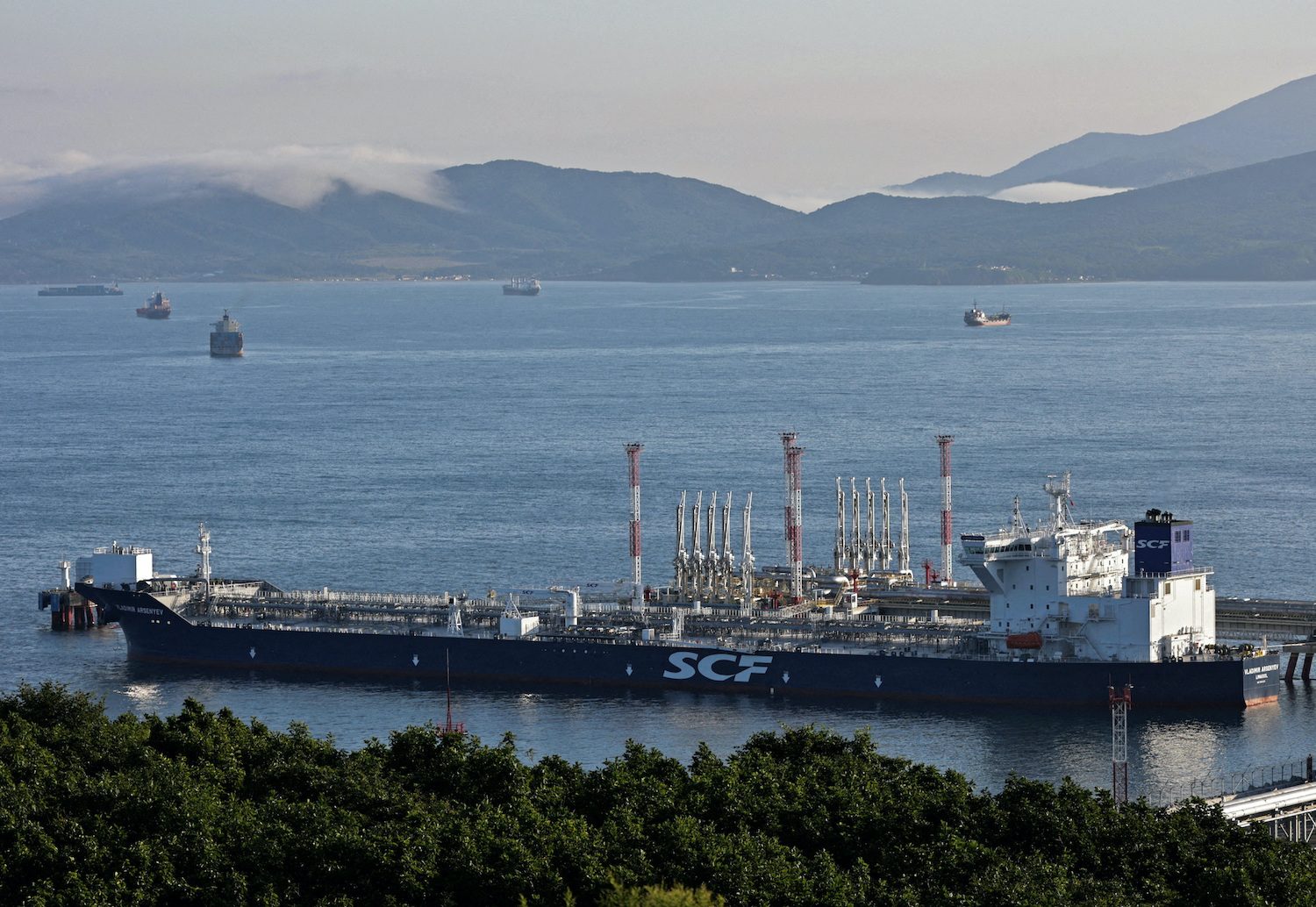 EXPLAINER: Russia’s tanker fleet too small to bypass oil price cap