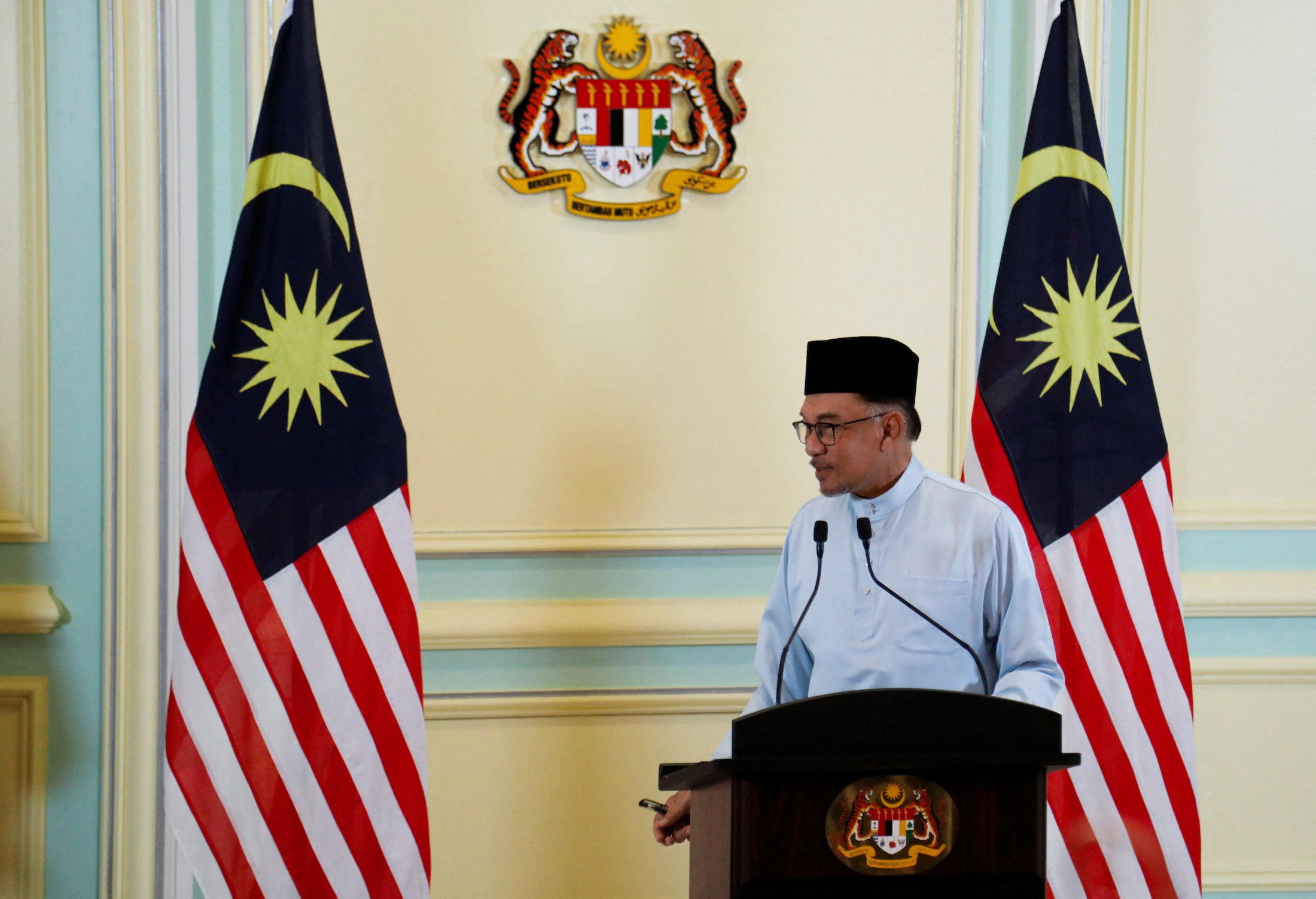 New Malaysian PM Anwar reviews predecessor’s billion-dollar projects