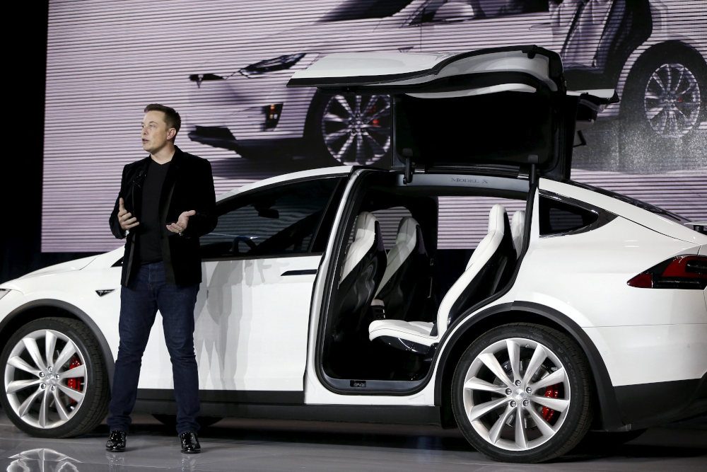 Elon Musk reverses course, says Tesla will advertise its cars