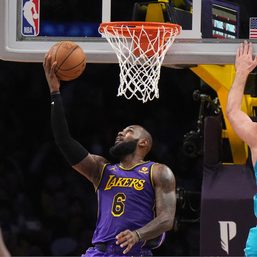 LeBron James' 6th straight 30-point game not enough as Hornets nip