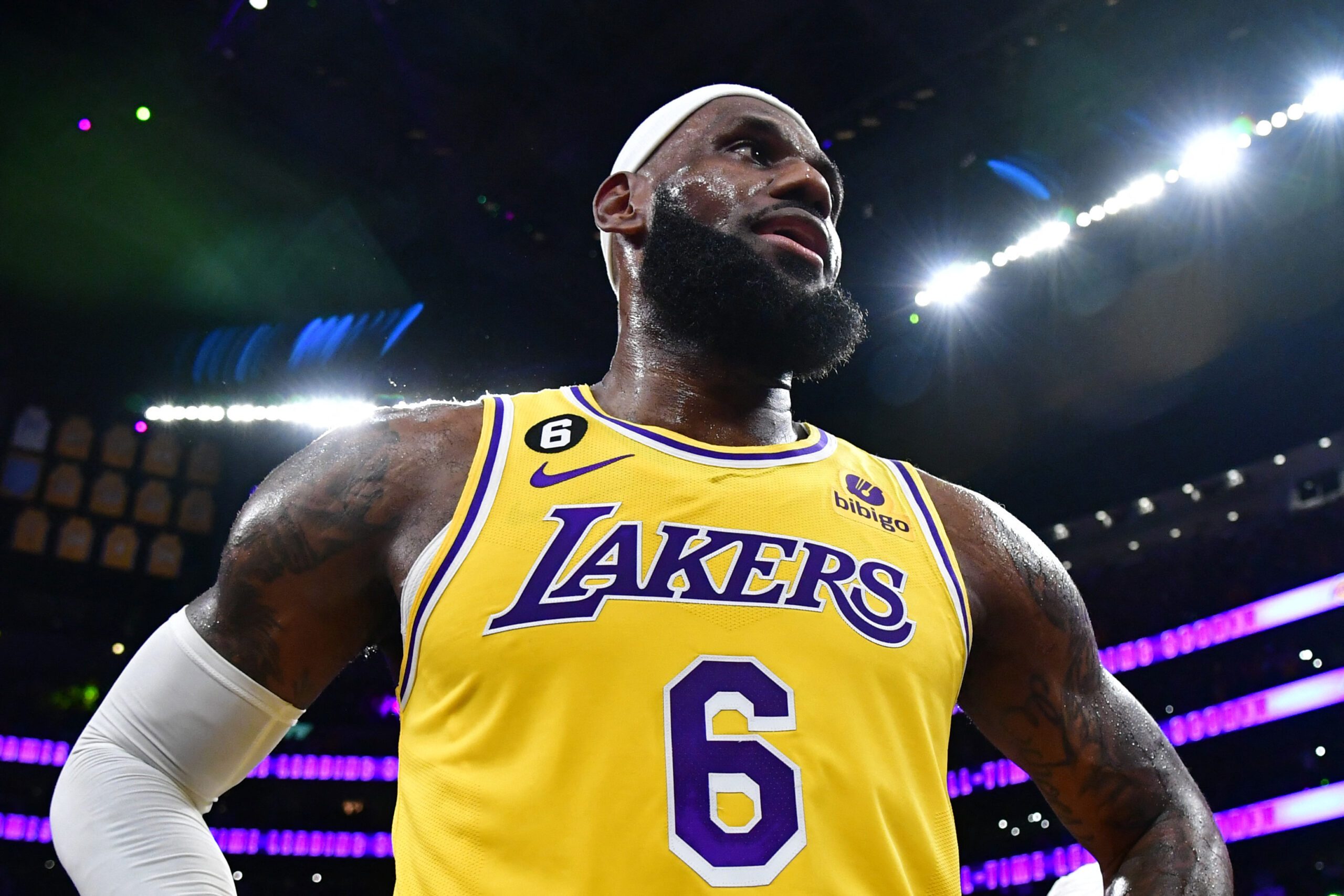 LeBron James will return to No. 23 next season out of respect for