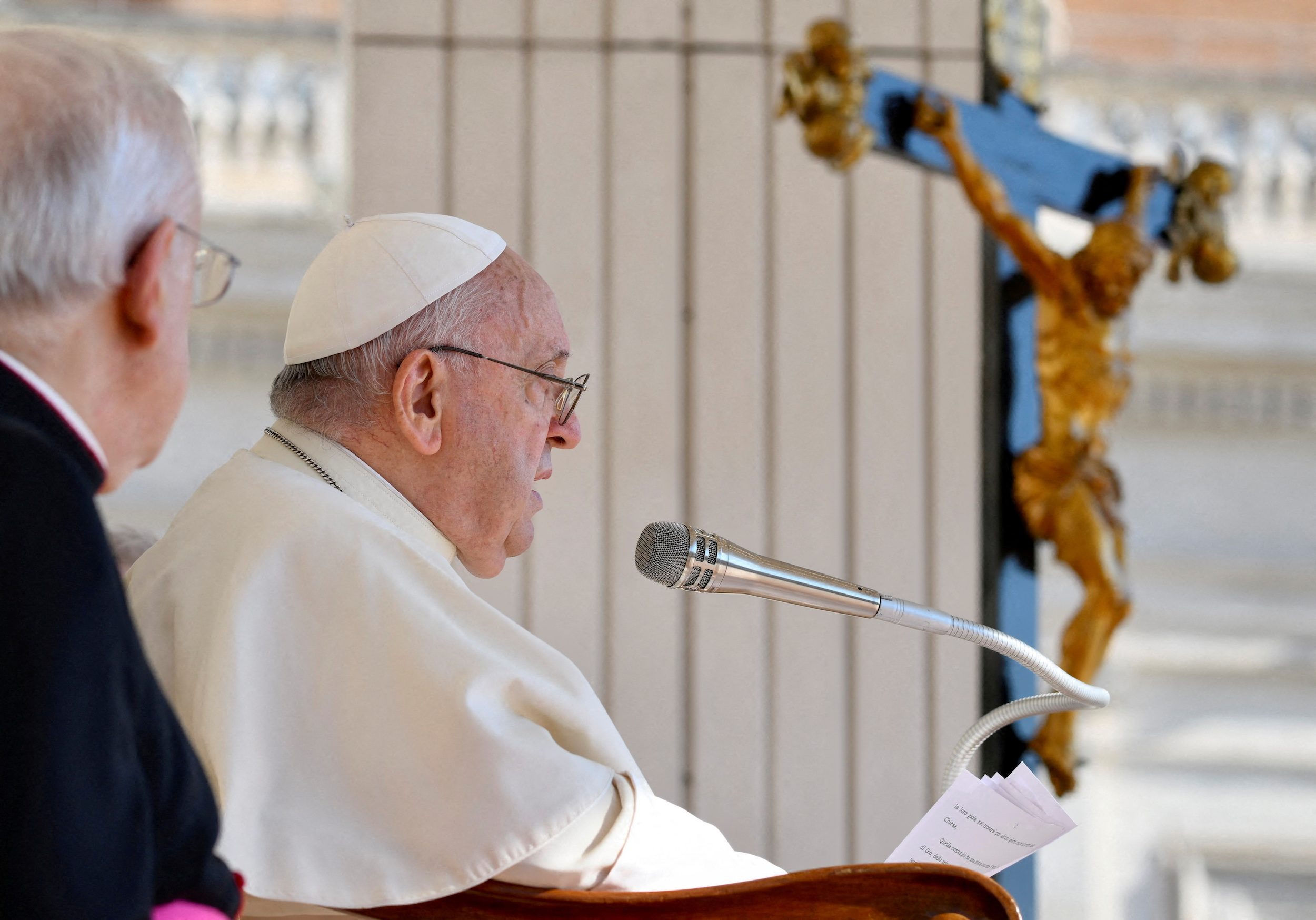 Pope Francis urges end to violence in Israel and Gaza, prays for victims