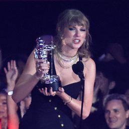 Taylor Swift kicks off MTV’s VMAs with win for best pop video