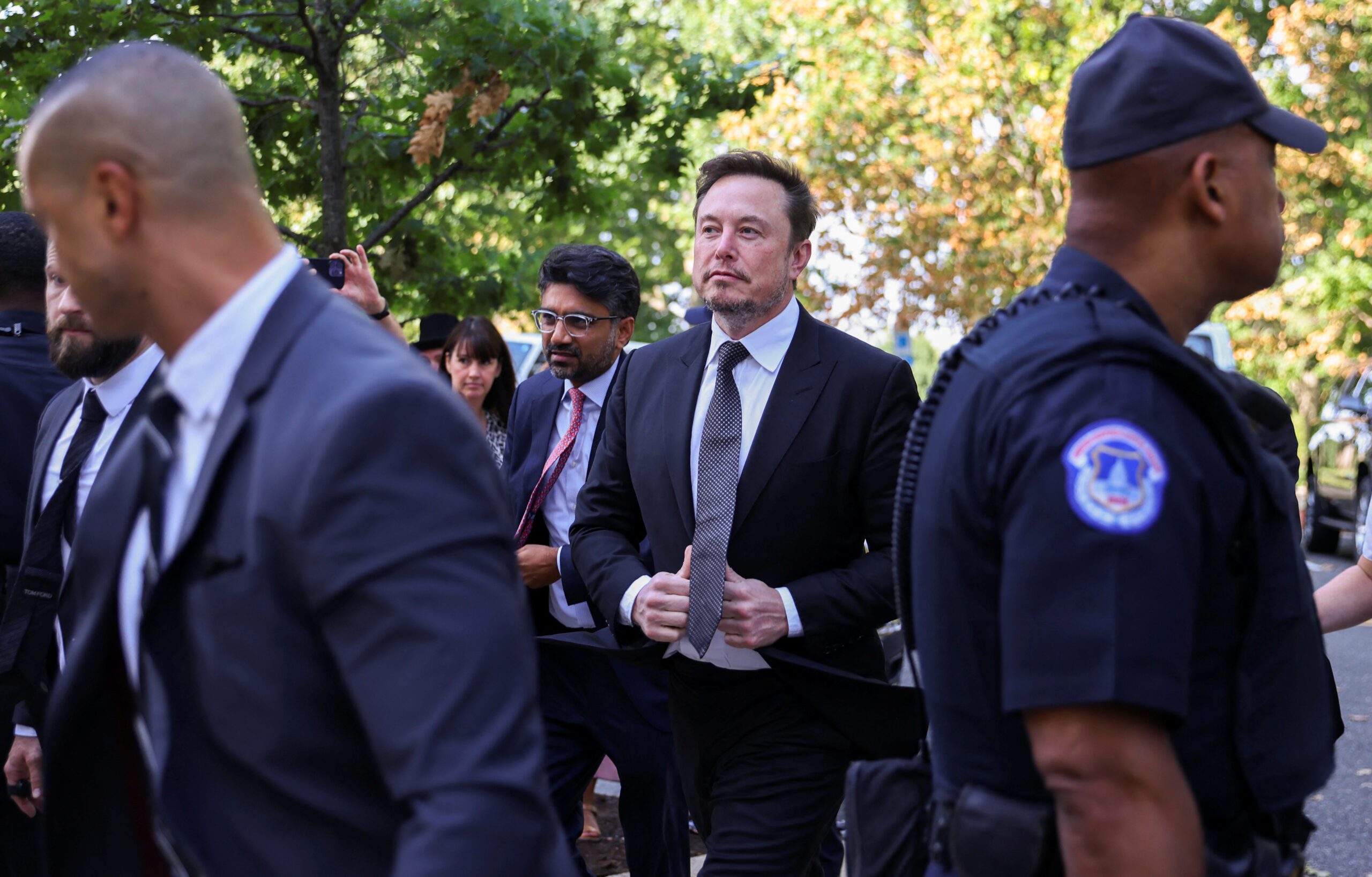 Tech titans meet US lawmakers, Musk seeks ‘referee’ for AI