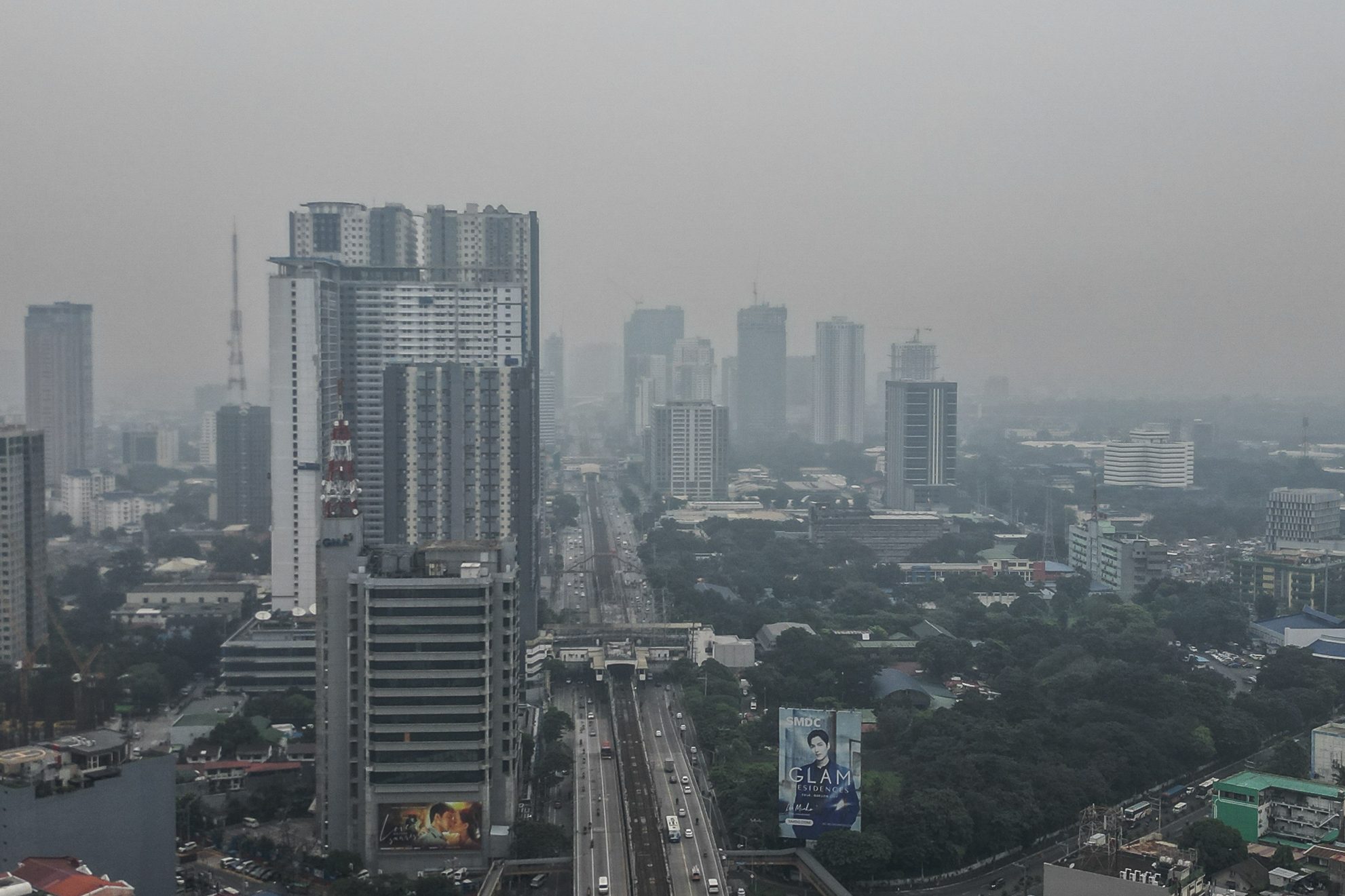 As dire as vog: Car-fueled smog in Metro Manila shows gaps in air quality, transport policies