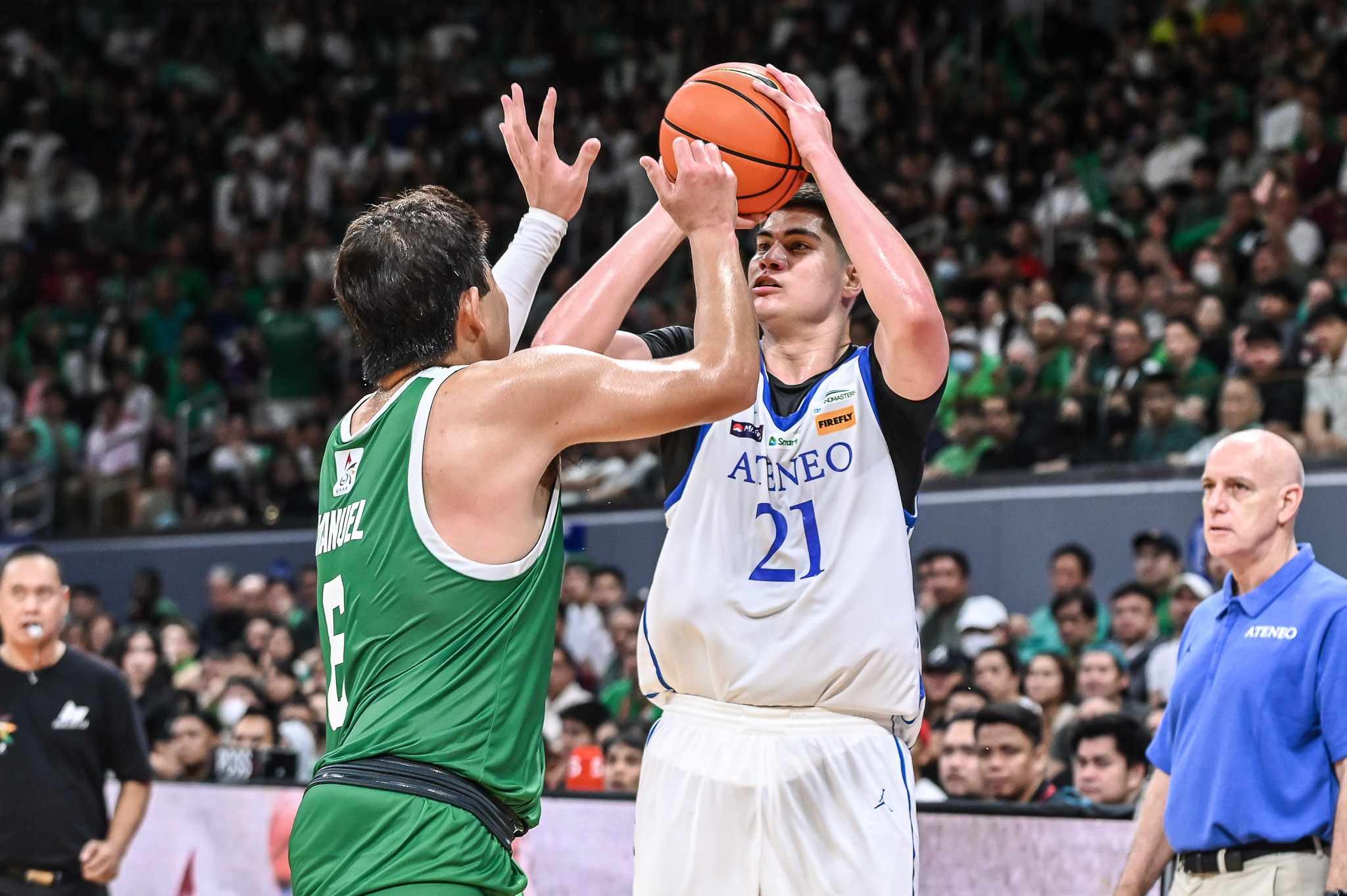 Young Ateneo proves worth, downs loaded La Salle in late shootout