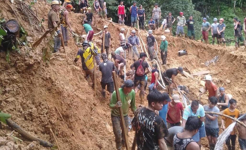 At least 5 dead in Quezon  province landslide 