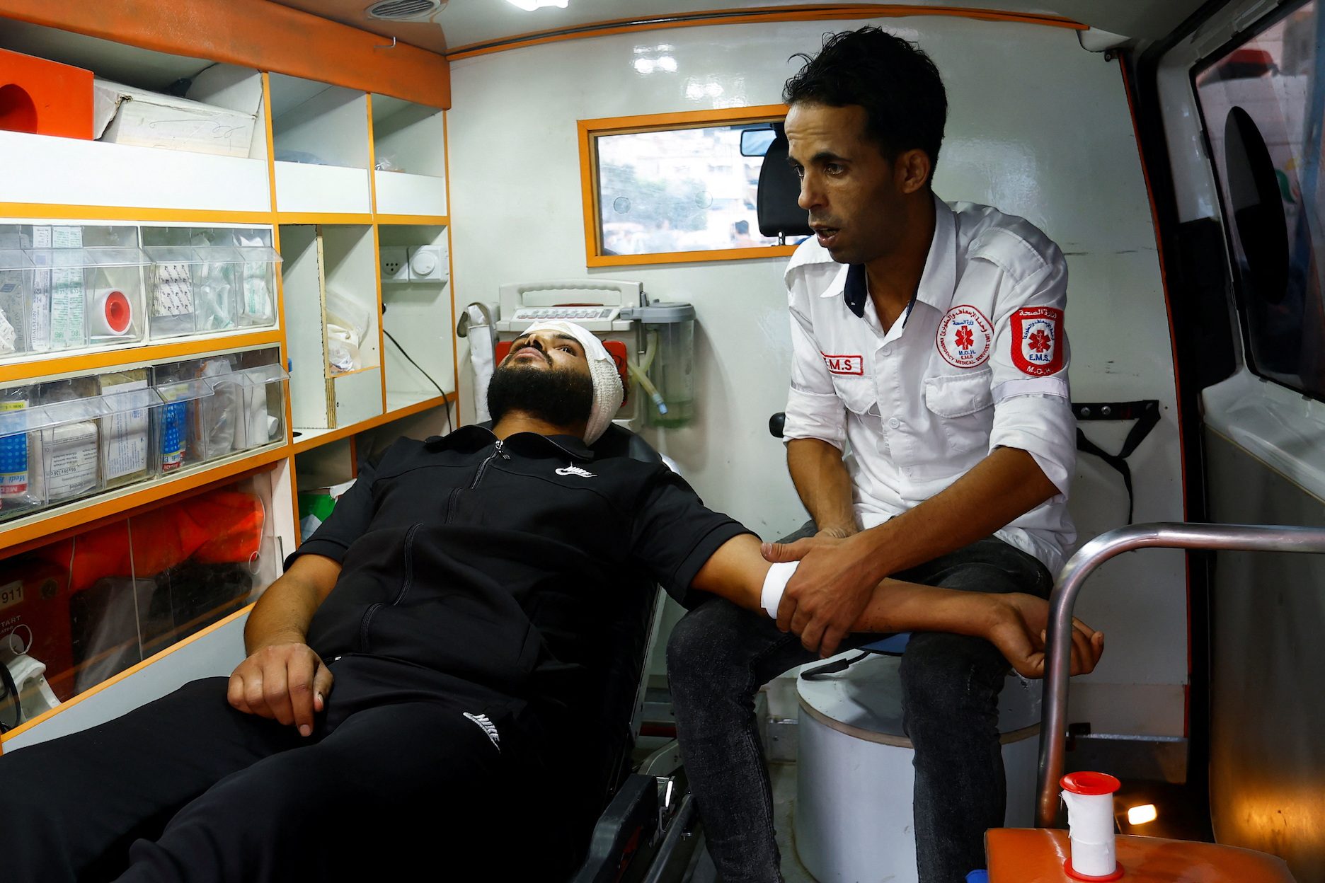 Buckling Gaza health service turns to volunteers