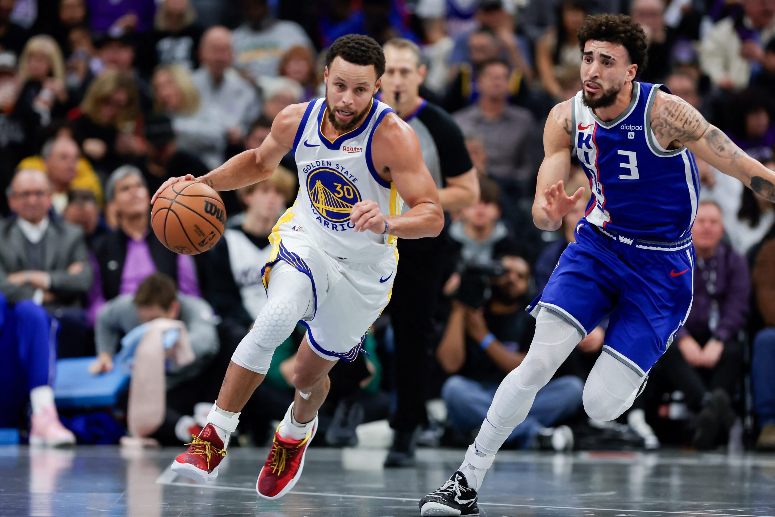 Kings stun Warriors, advance to in-season tourney quarterfinals