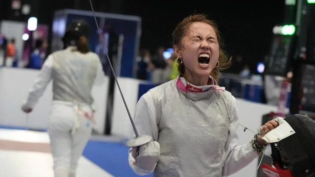 Maxine Esteban rises to world No. 27 as Olympic fencing nears