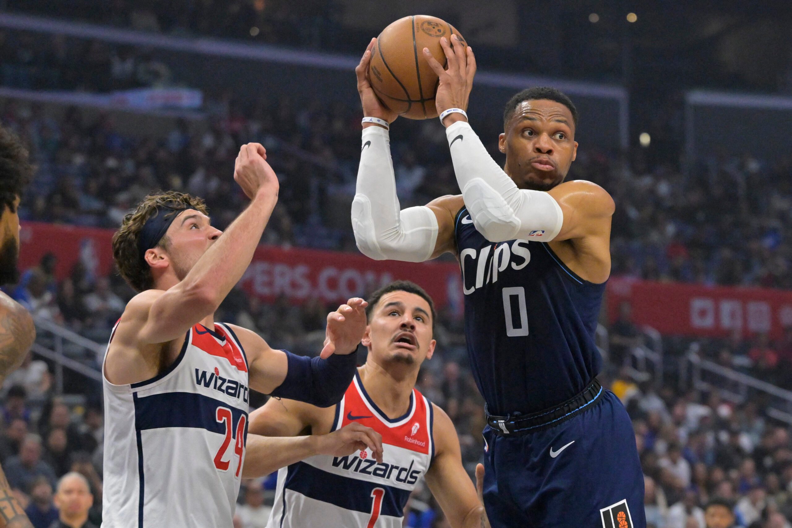 Clippers’ Russell Westbrook sustains fractured left hand
