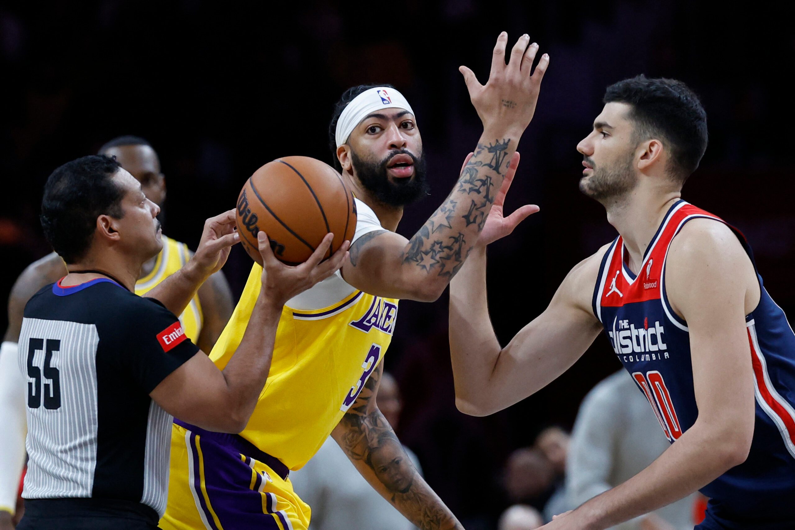 Lakers starters hang 113 points on Wizards