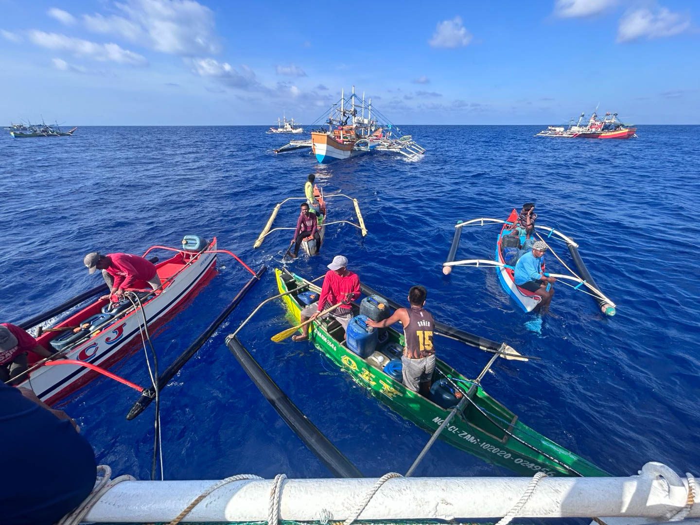 Chinese ships head to Panatag Shoal ahead of civilian Atin Ito voyage