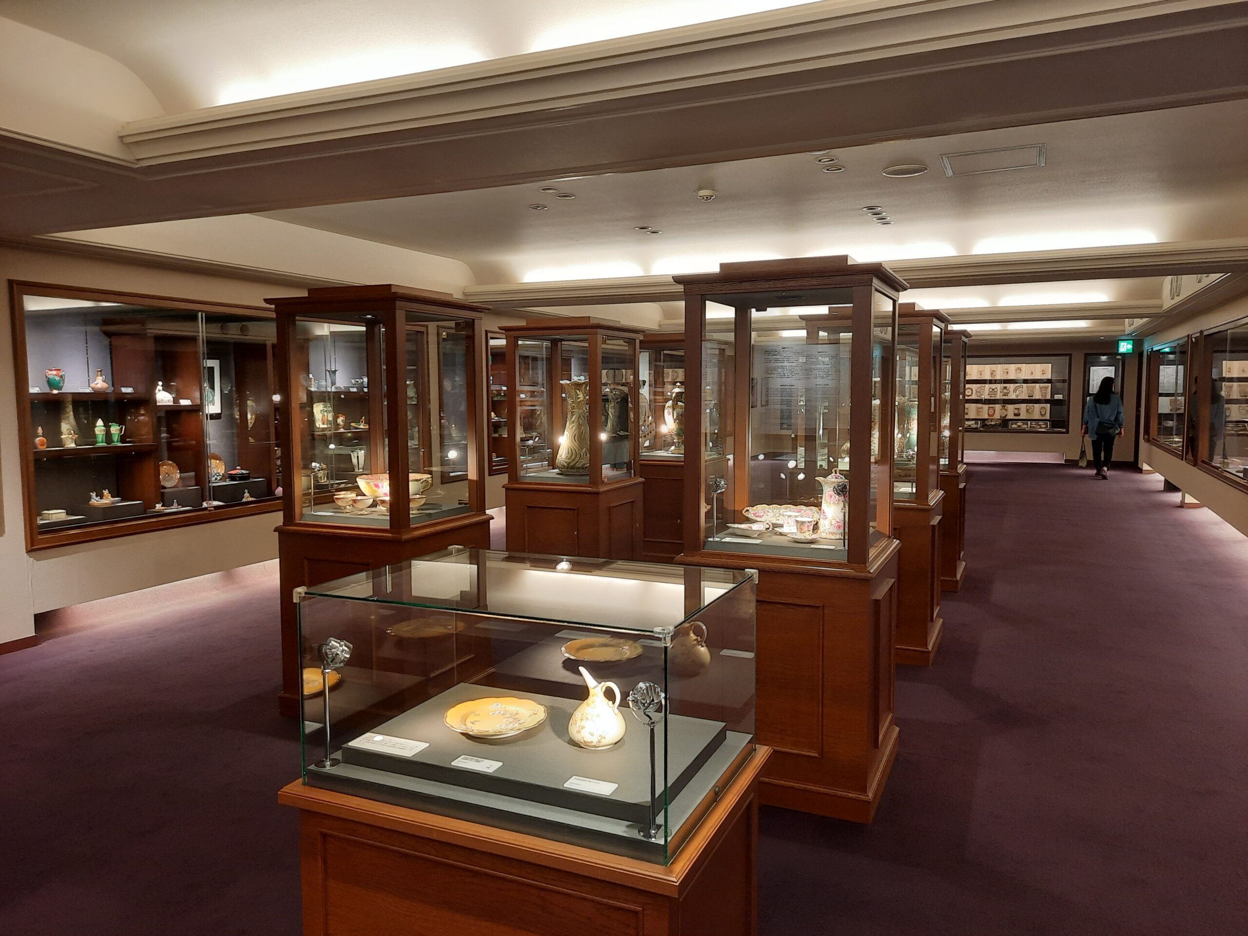 museum, glass, tablewares, carpet, lights