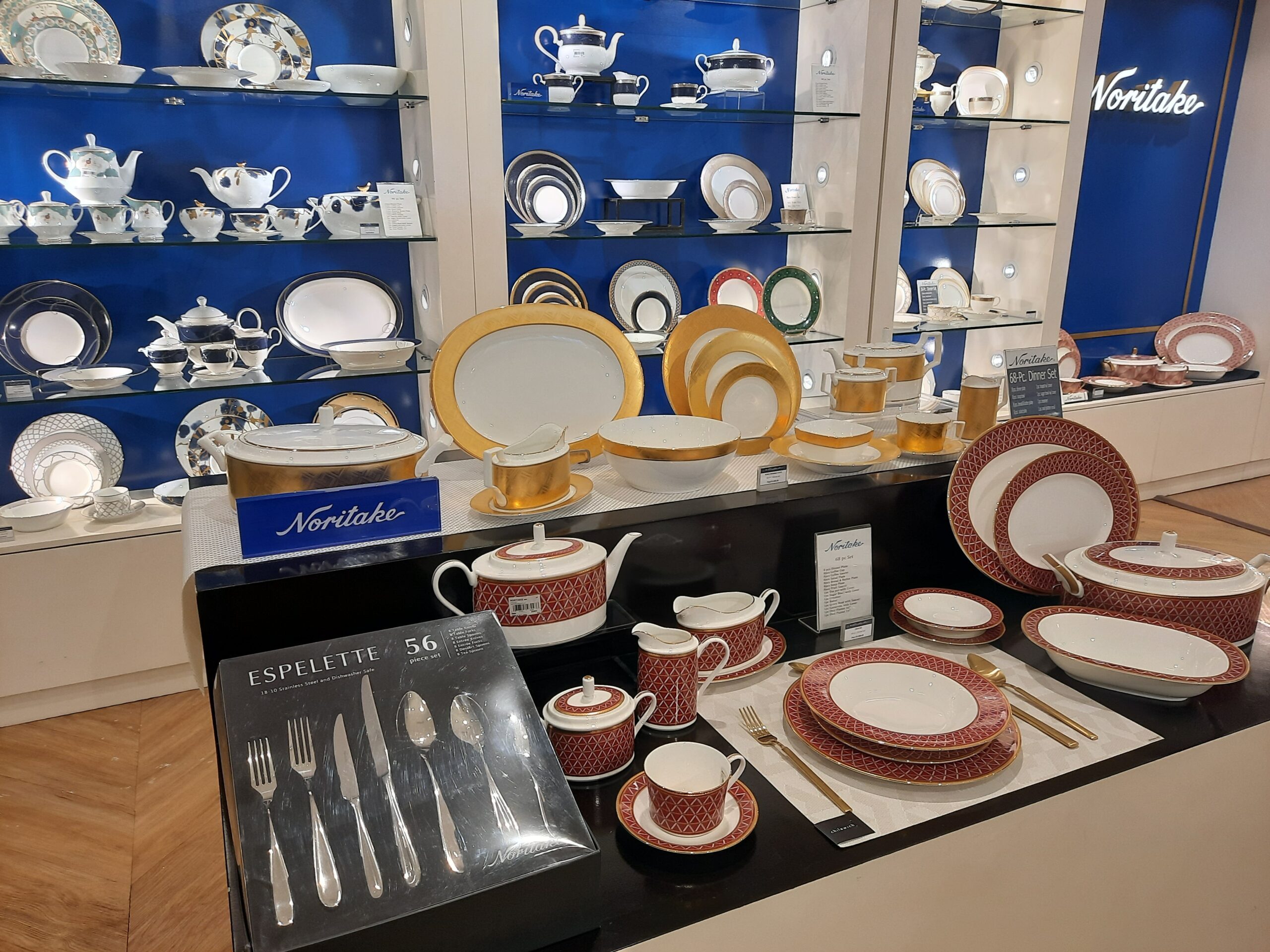 plates, cups, saucers, table wares, display room, glassware