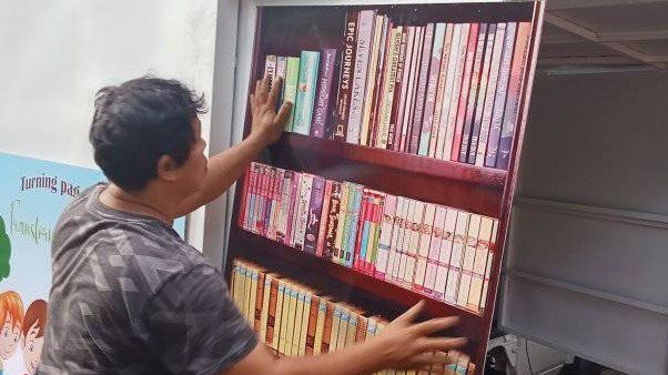 Teens honor late Cagayan de Oro journalism pioneer with mobile library project 