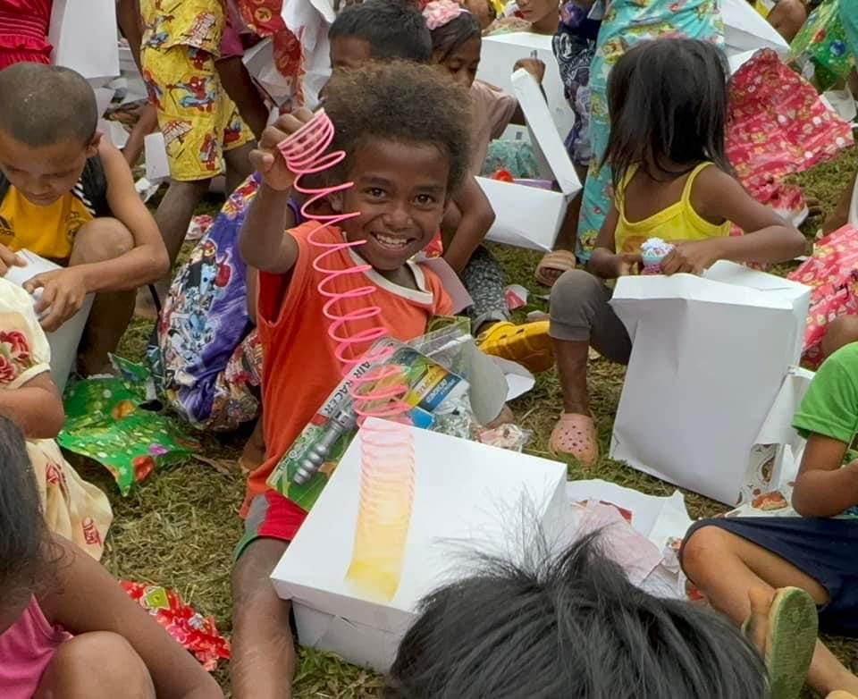 Woman’s gift-giving initiative brings joy to thousands of Negros kids