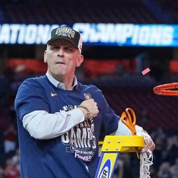UConn coach Dan Hurley turns down Lakers