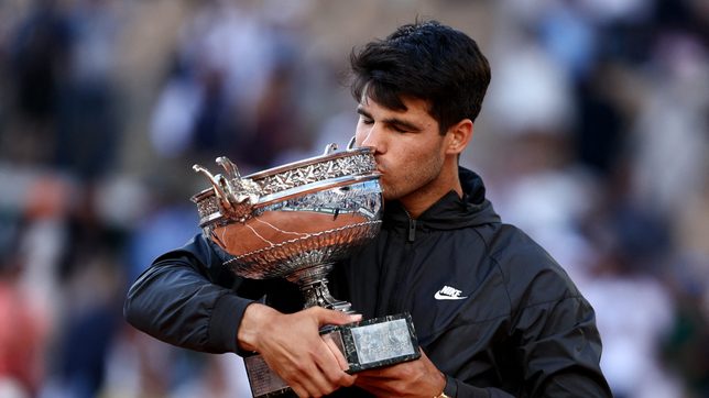 Carlos Alcaraz enters all-surface elite with French Open triumph