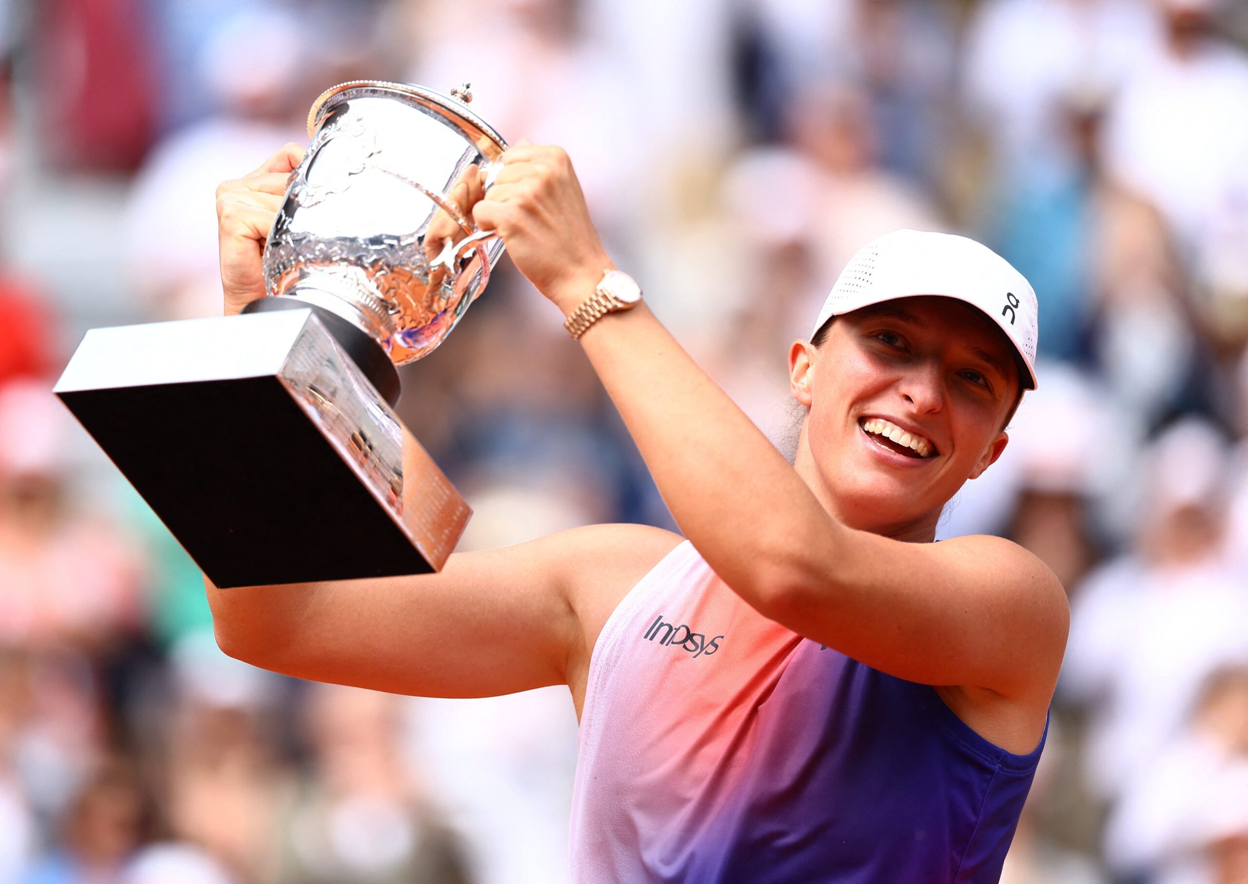 Clay court queen: Swiatek dismantles Paolini for French Open three-peat