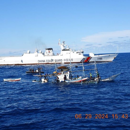 China briefly blocks rescue of Filipino fishermen near Bajo de Masinloc