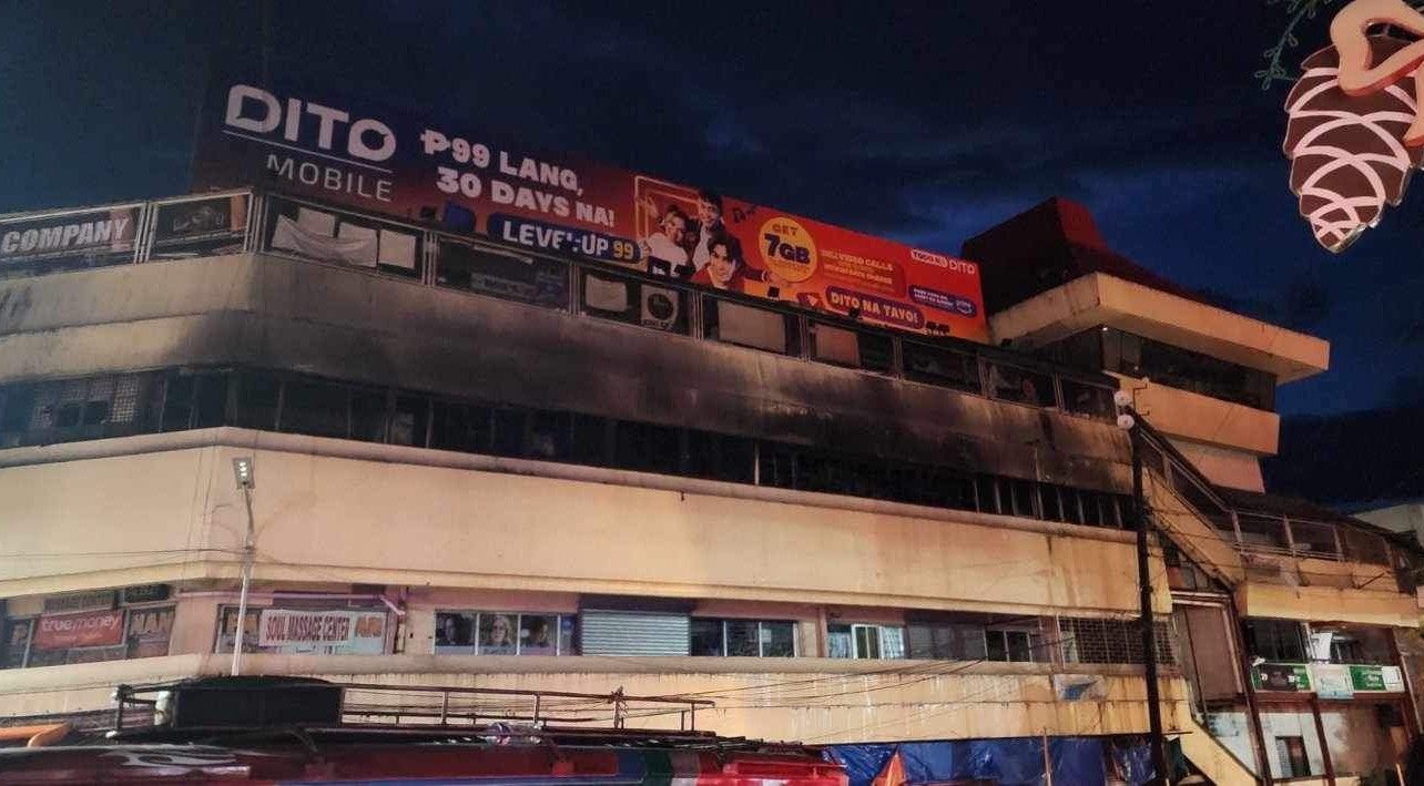 Dawn fire hits Baguio mall