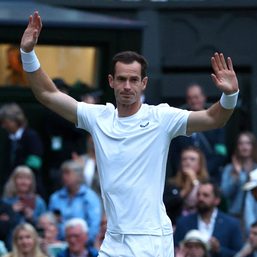Djokovic, Swiatek advance before Wimbledon celebrates British hero Murray