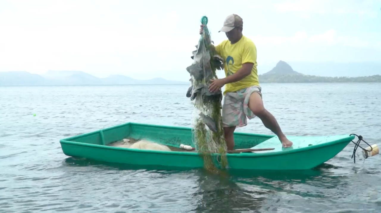 WATCH: Fishermen risk lives for catch around restive Taal Volcano