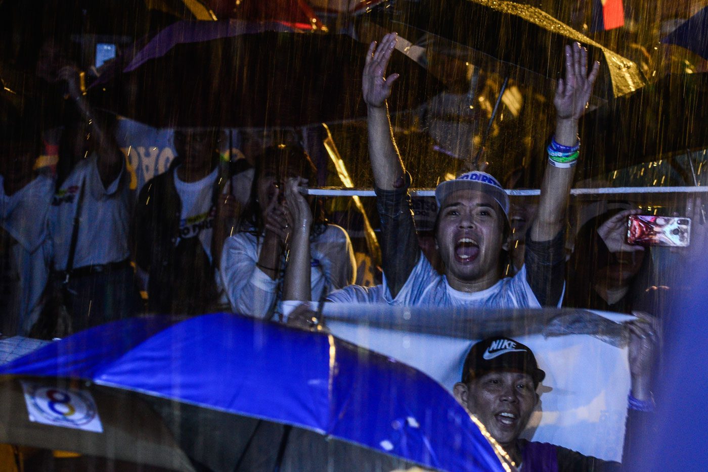 NO UMBRELLA? NO PROBLEM. Even without an umbrella, this rain-soaked supporter goes all out for Otso Diretso.  