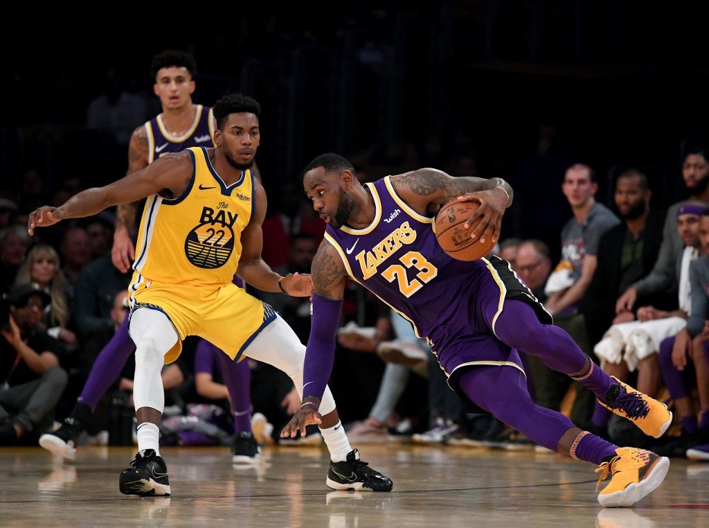 No-mercy Lakers thrash Warriors
