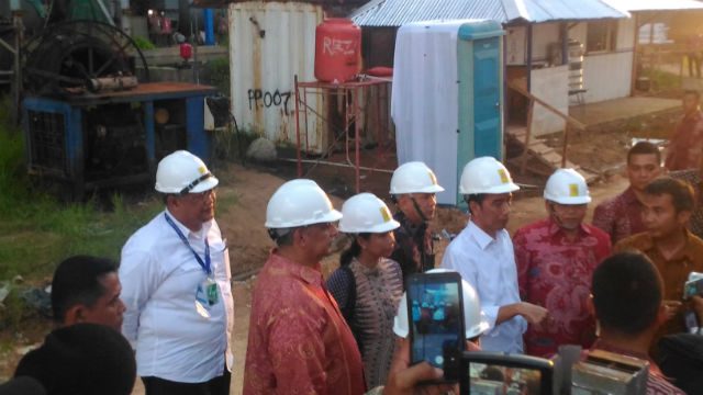 Jokowi ke PLN: Selesaikan proyek listrik yang mangkrak sejak 7 tahun lalu