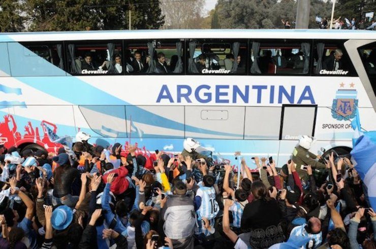 Thousands welcome Argentina home after World Cup final defeat