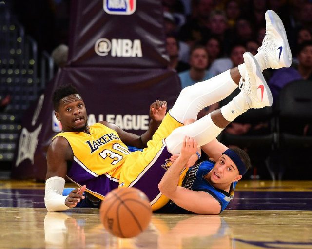 Lakers forward Randle diagnosed with pneumonia
