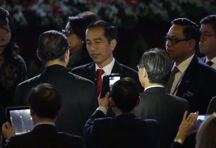 Presiden Joko ‘Jokowi’ Widodo sesaat setelah berpidato di forum CEO APEC Summit di Beijing pada 10 November 2014. Foto oleh Andy Wong/AFP