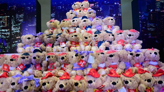 SHARING IS CARING. Collected toy bears will be donated by the mall to their chosen beneficiary. Photo by Alecs Ongcal/Rappler 