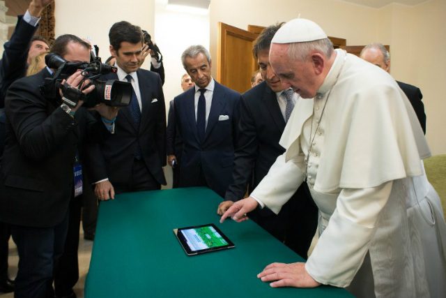Pope: Attachment to computers ‘damages souls’
