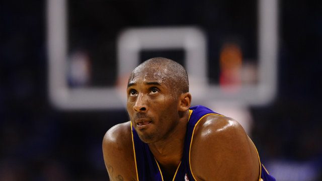 WATCH: Kobe Bryant gets dislocated finger popped back in